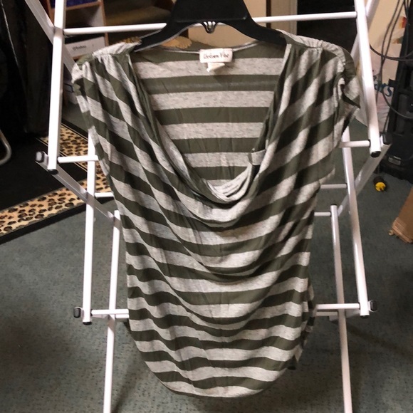 3/$12 Uptown Vibe Striped Top. - Picture 1 of 1